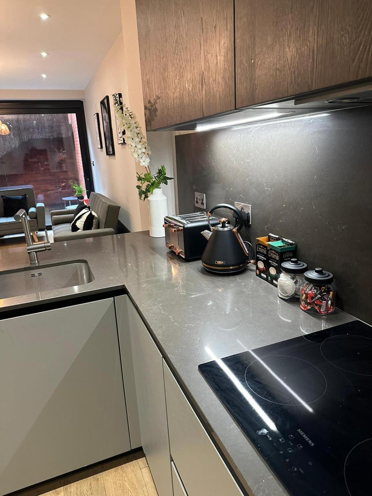 Richardson Deluxe Apartments - 3 Bed London Bagian luar foto